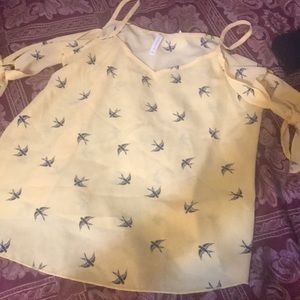 Summery yellow spaghetti strap shirt